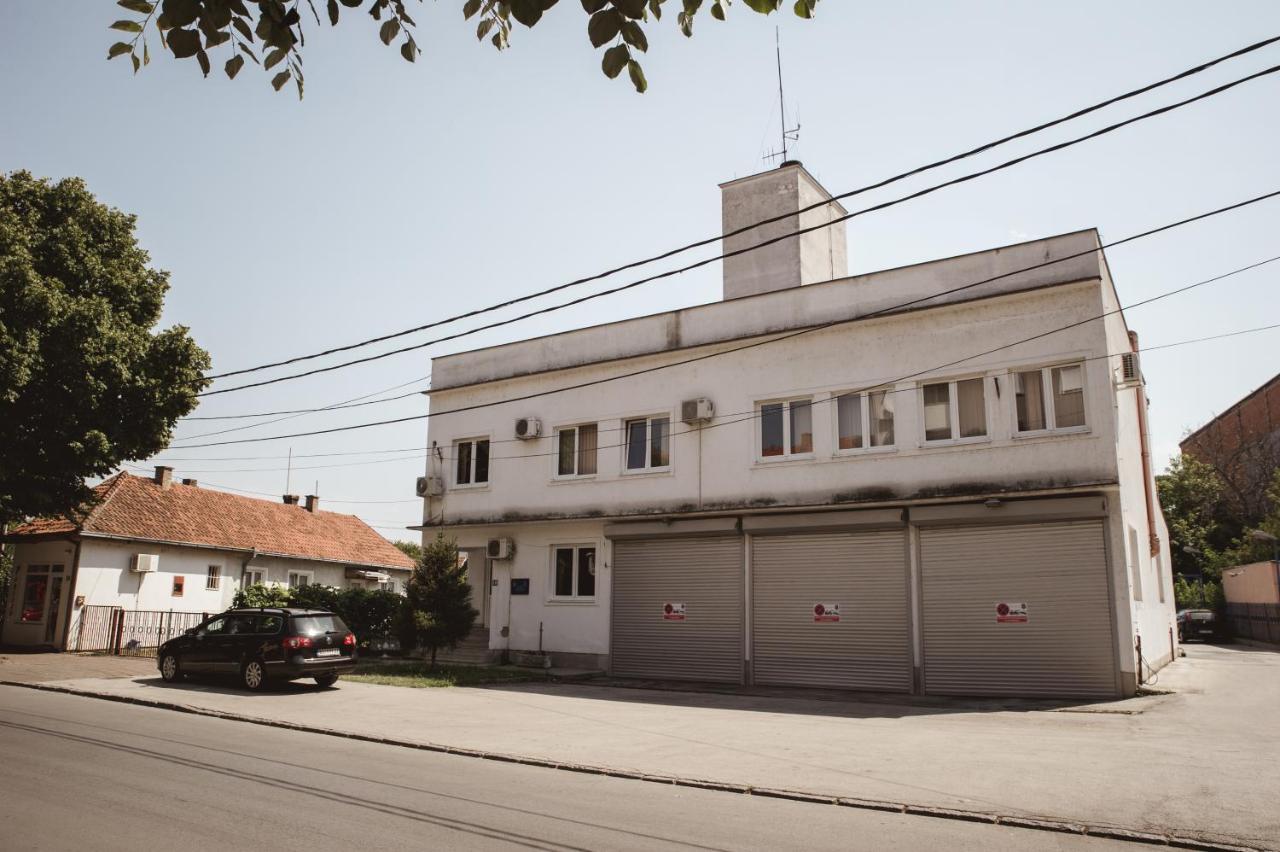 Studio5, Sa Parkingom, Centar Obrenovca Obrenovac  エクステリア 写真